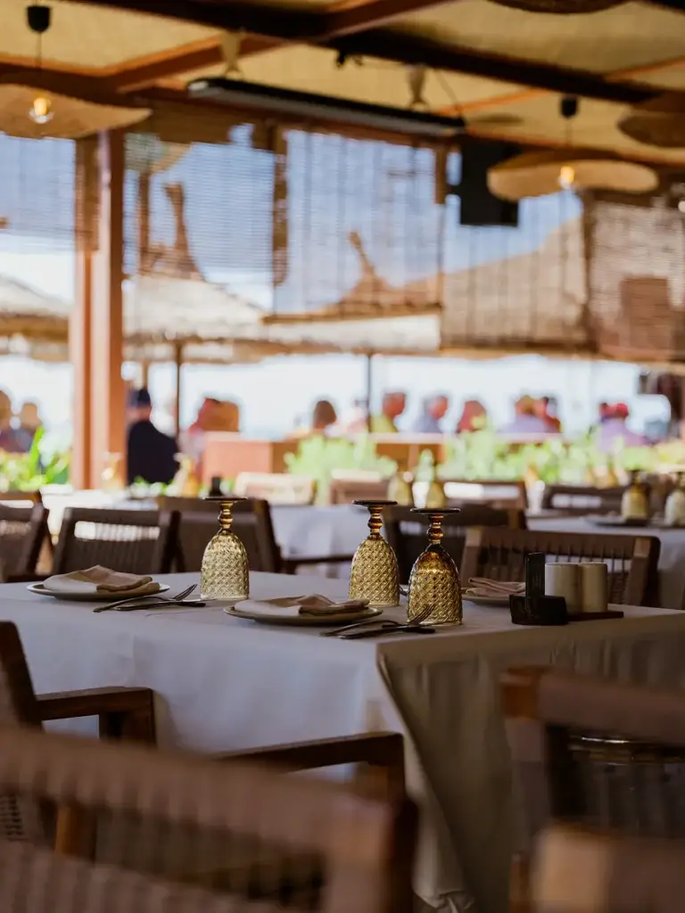 Comedor con mantel para eventos en El Senador Beach House, Maspalomas