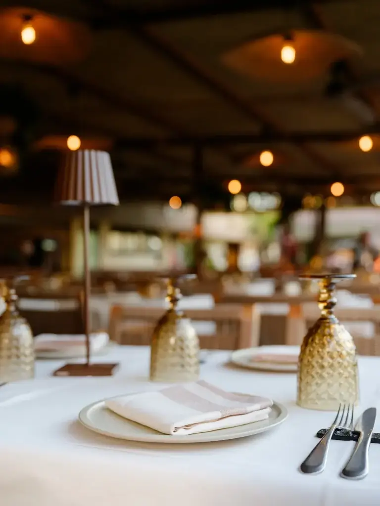 Comedor con mantel para eventos en El Senador Beach House, Maspalomas