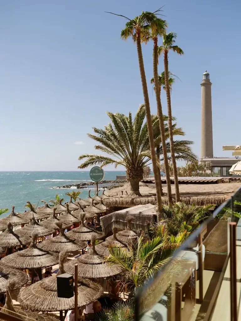 Sun Lounge con camas balinesas para eventos frente al mar en Maspalomas