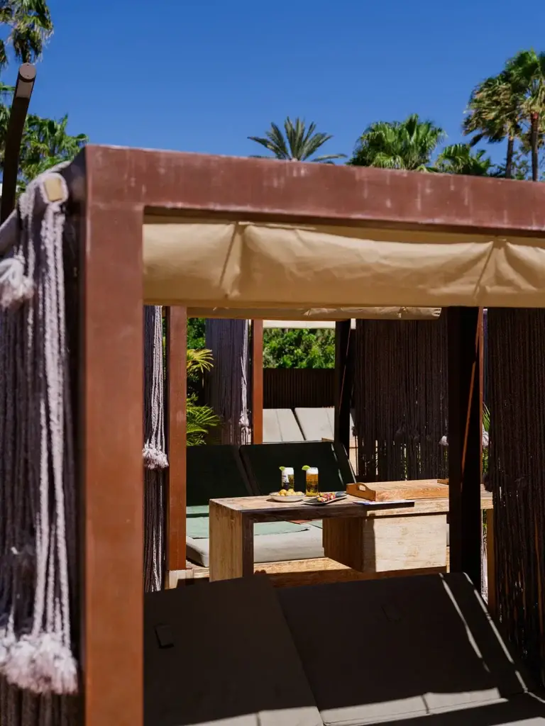 Sun Lounge con camas balinesas para eventos frente al mar en Maspalomas